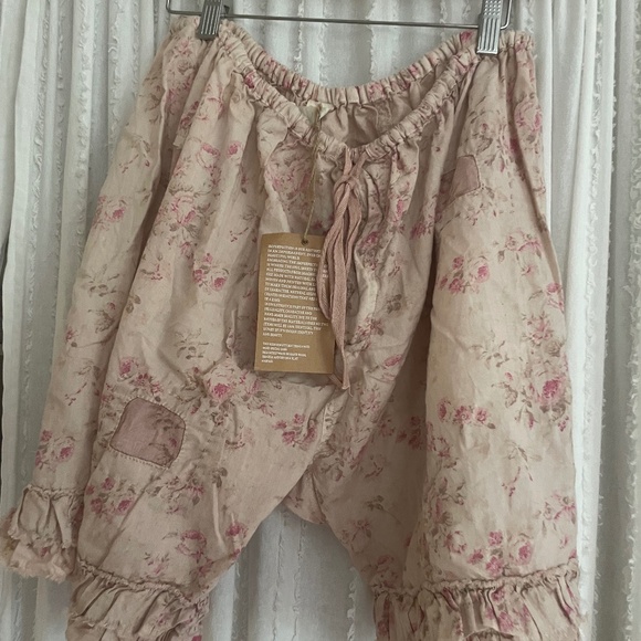 MAGNOLIA PEARL | Khloe Shorts - Picture 1 of 4